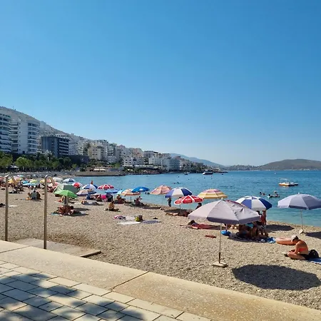 Azzura Beachfront In شقة
