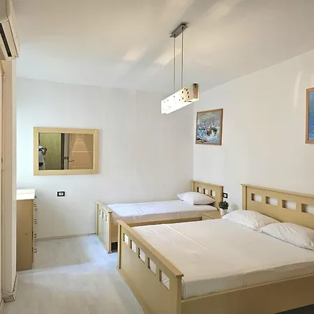 شقة Azzura Beachfront In ساراندا