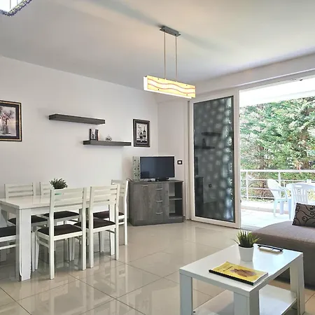 Azzura Beachfront In Appartement