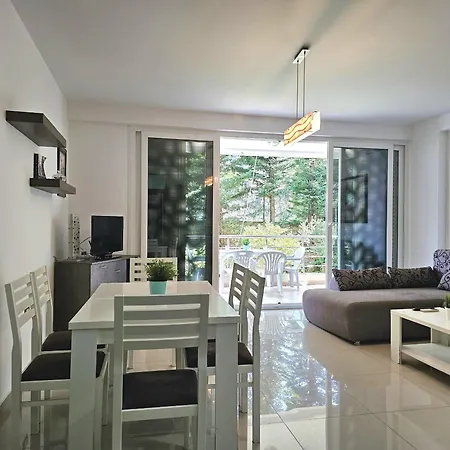 Azzura Beachfront In Appartement *