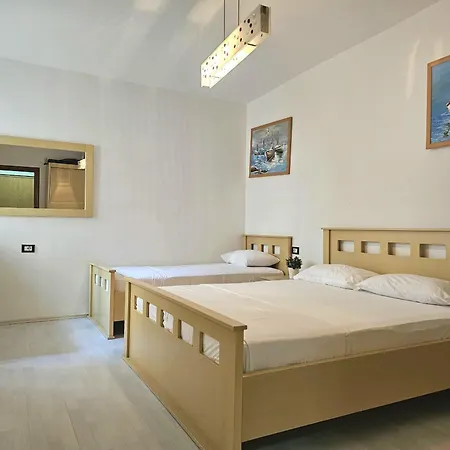 Azzura Beachfront In شقة