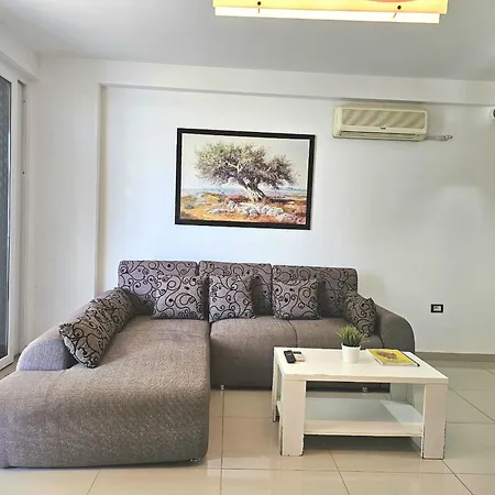 شقة Azzura Beachfront In